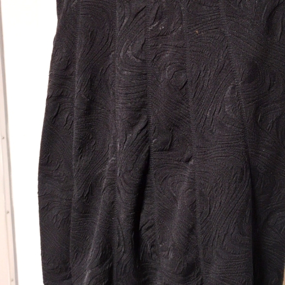 Robbie Bee Signature Black Dress - Picture 9 of 16